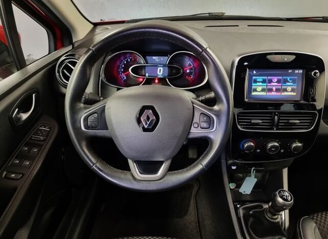 
								Renault Clio IV (Rot) full									