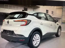 
										Renault Captur 1.3 TCE Hybrid 158 EDC Evolution full									